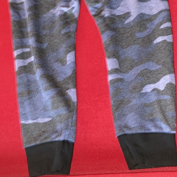 NWOT PINK Navy Camo Sweat Pants - Picture 6 of 6